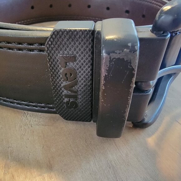 Levi's Belt Men's Brown Black Coated‎ Leather Reversible Metal Buckle 36 Classic - Picture 2 of 5